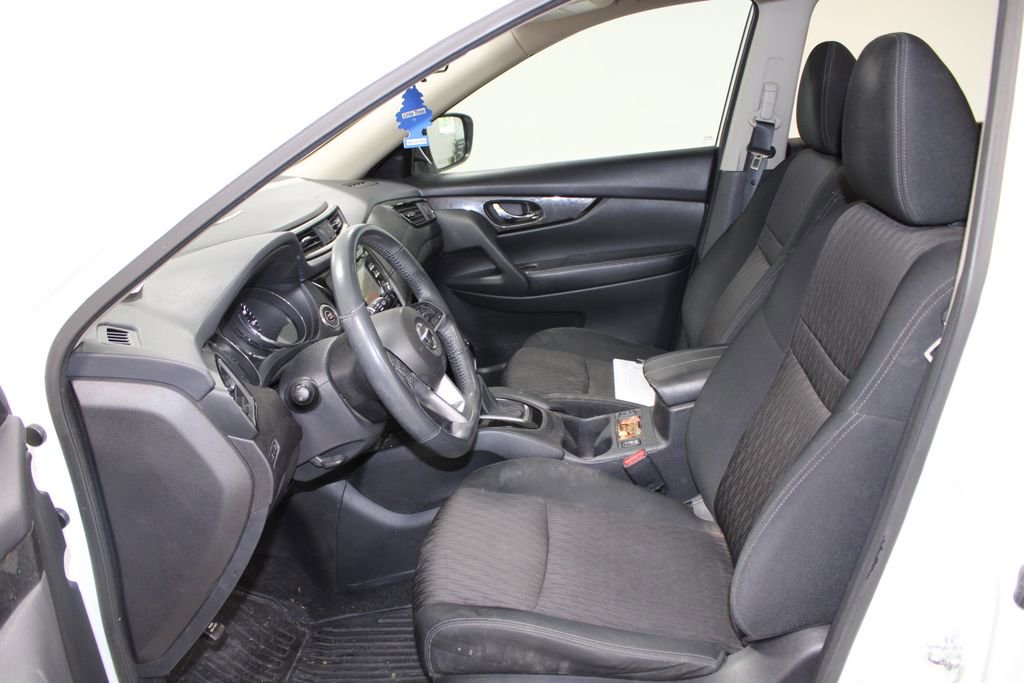 Used 2017 Nissan Rogue SV image 17