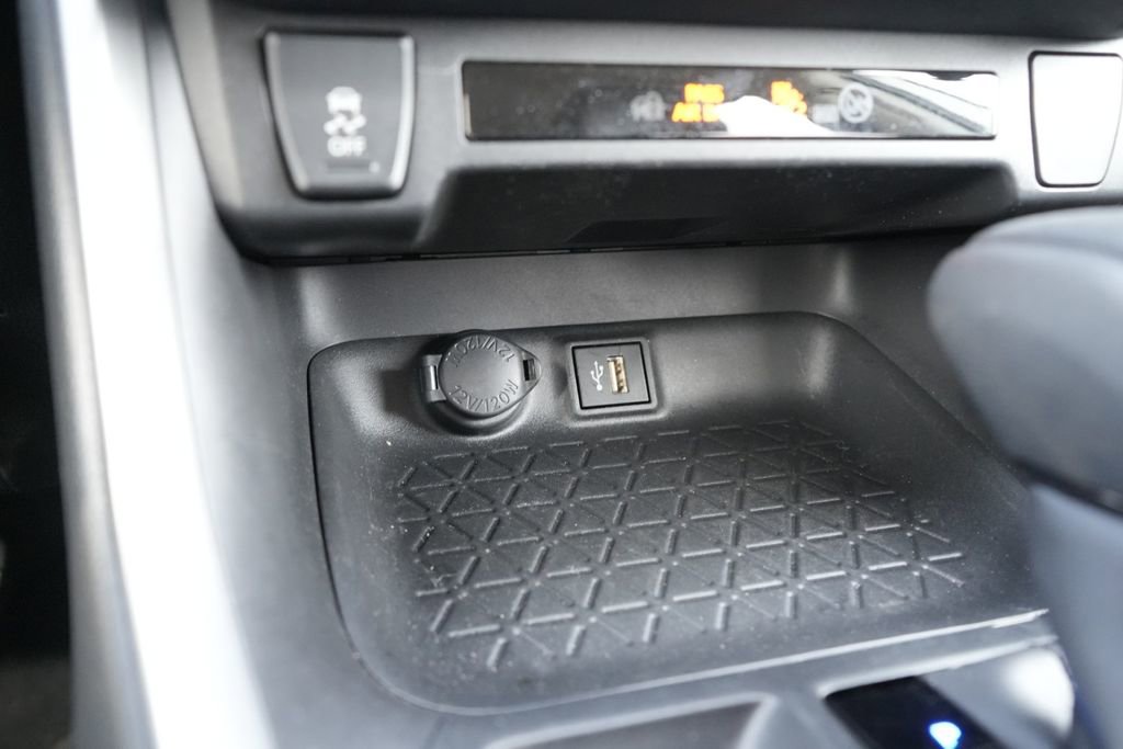 Used 2025 Toyota RAV4 LE image 31