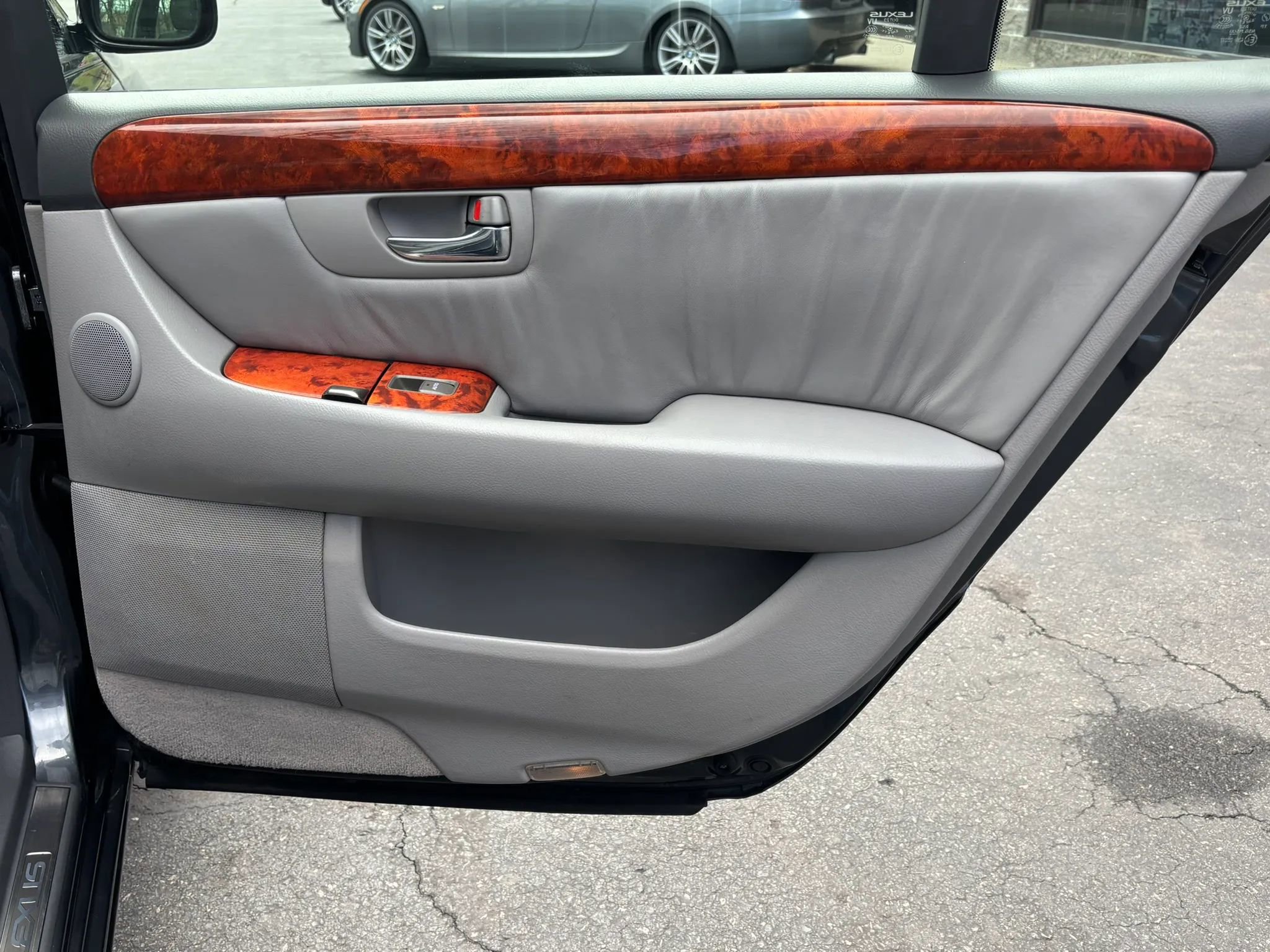 Used 2004 Lexus LS 430 RWD image 15
