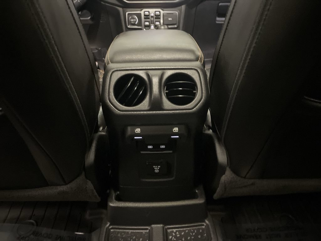 Used 2023 Jeep Wrangler Unlimited Sahara AWD/4WD image 15