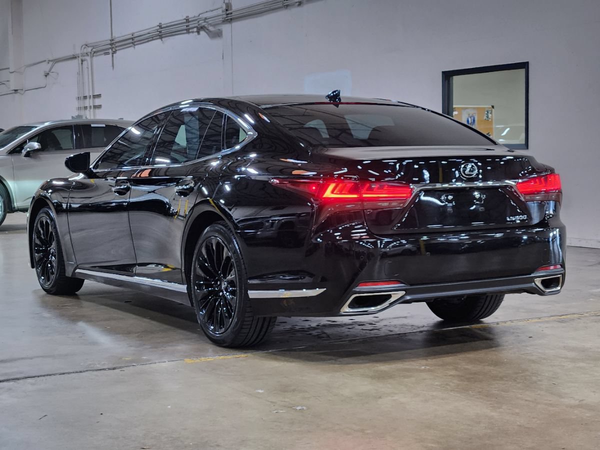 Used 2021 Lexus LS 500 RWD image 11
