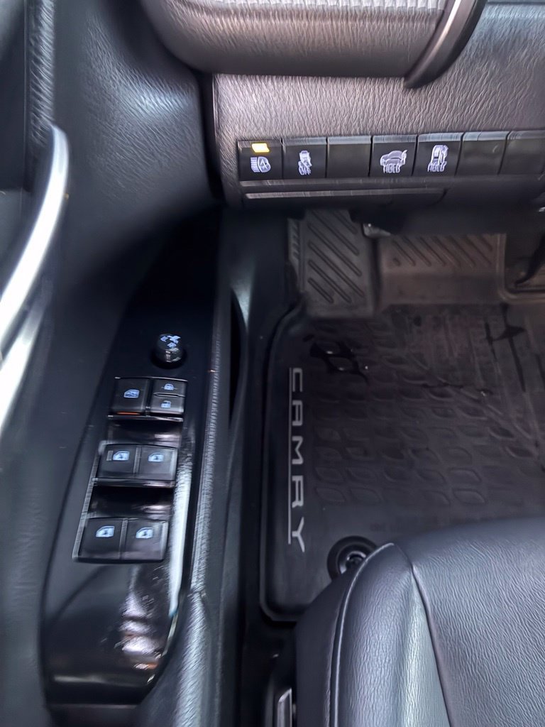Used 2019 Toyota Camry SE FWD image 29