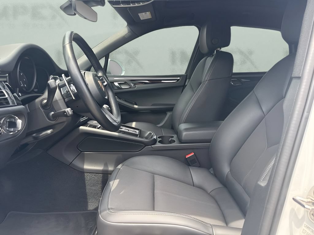 Used 2024 Porsche Macan AWD/4WD image 30