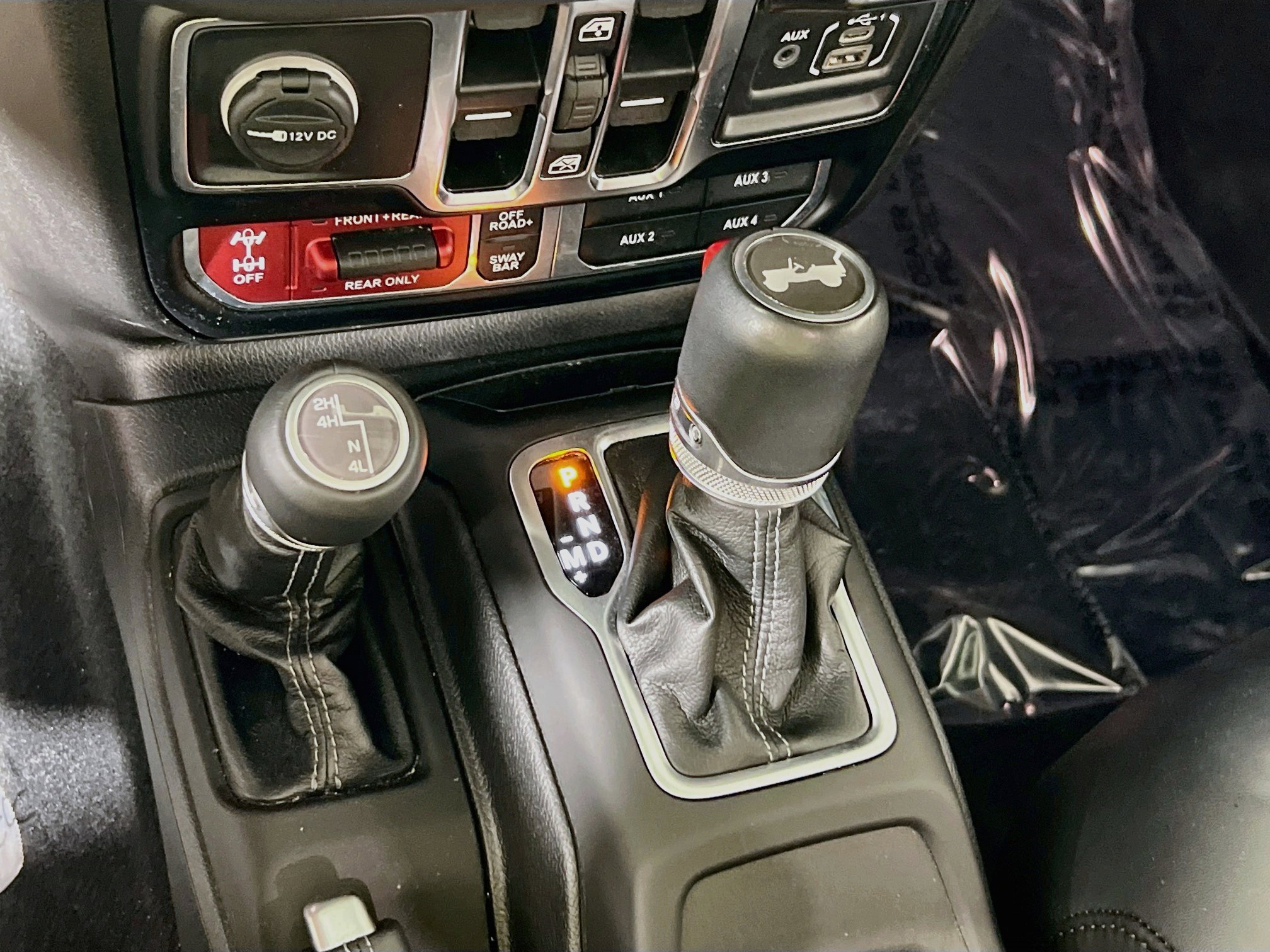 Used 2024 Jeep Wrangler Unlimited Rubicon w/ Dual Top Group AWD/4WD image 17