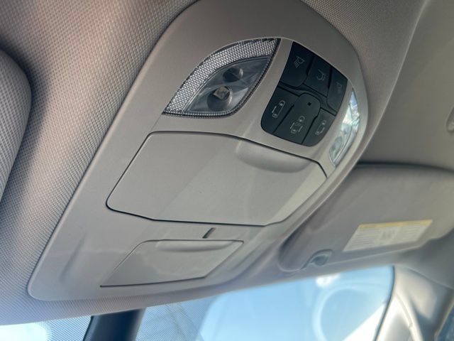 Used 2023 Chrysler Pacifica Touring-L FWD image 12