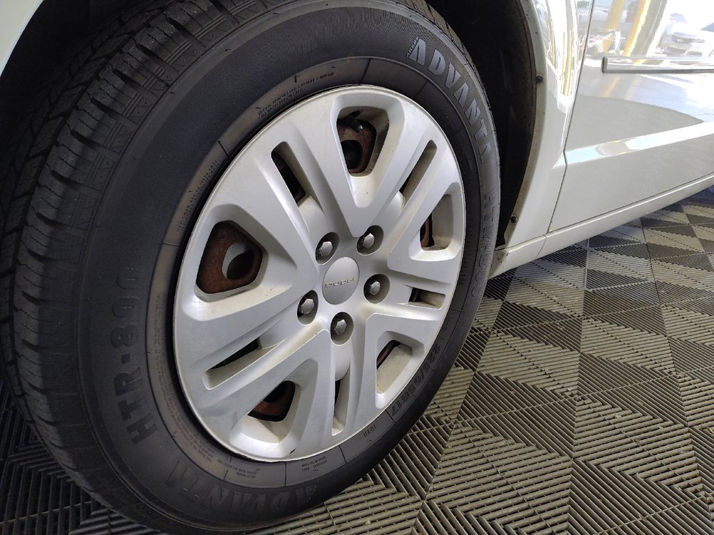 Used 2017 Dodge Grand Caravan SE FWD image 31