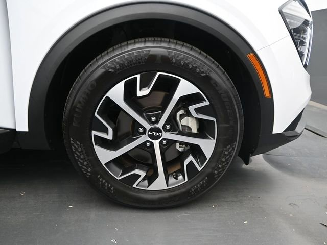 Used 2025 Kia Sportage EX image 16