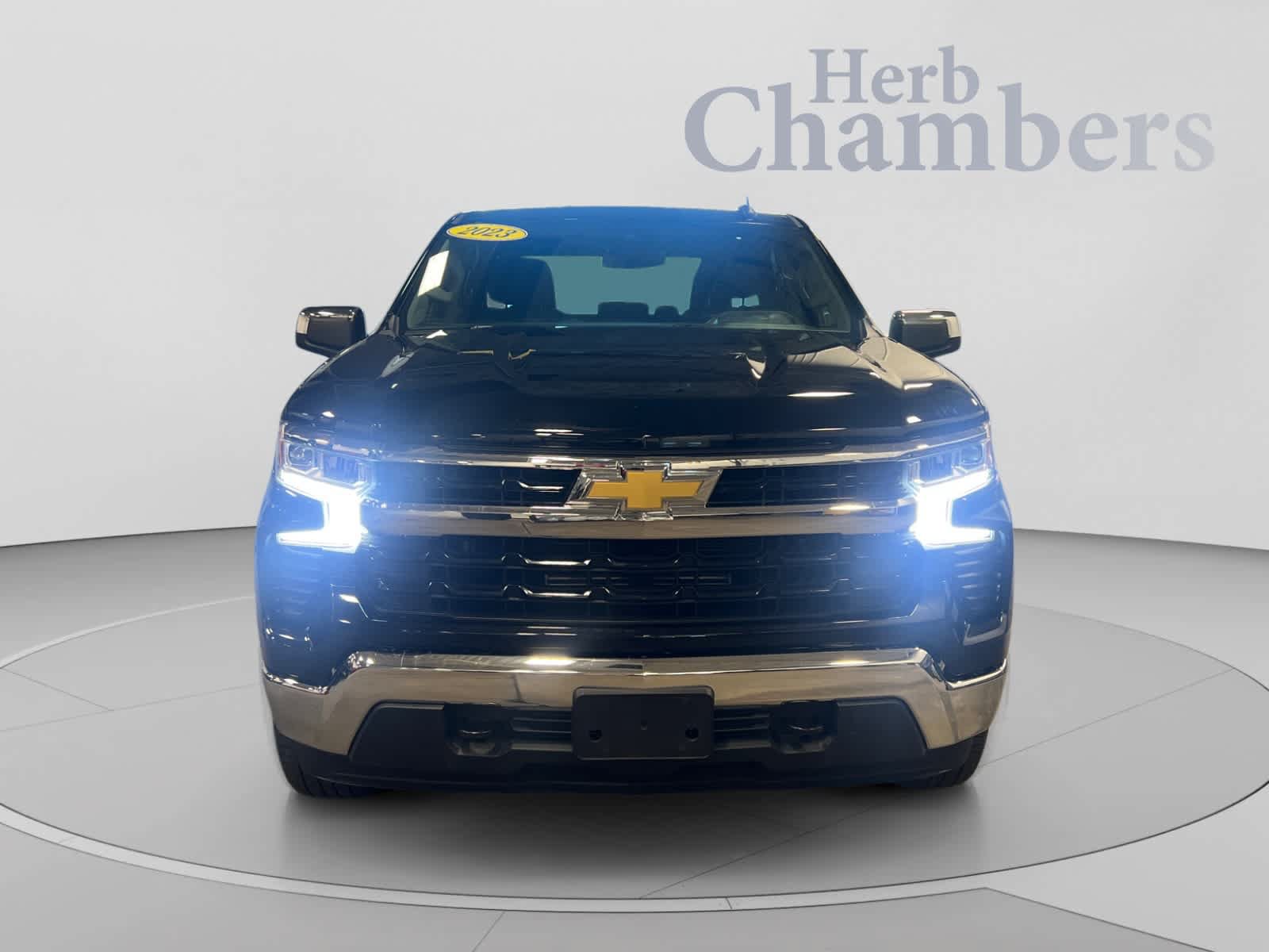 Used 2023 Chevrolet Silverado 1500 LT AWD/4WD image 2