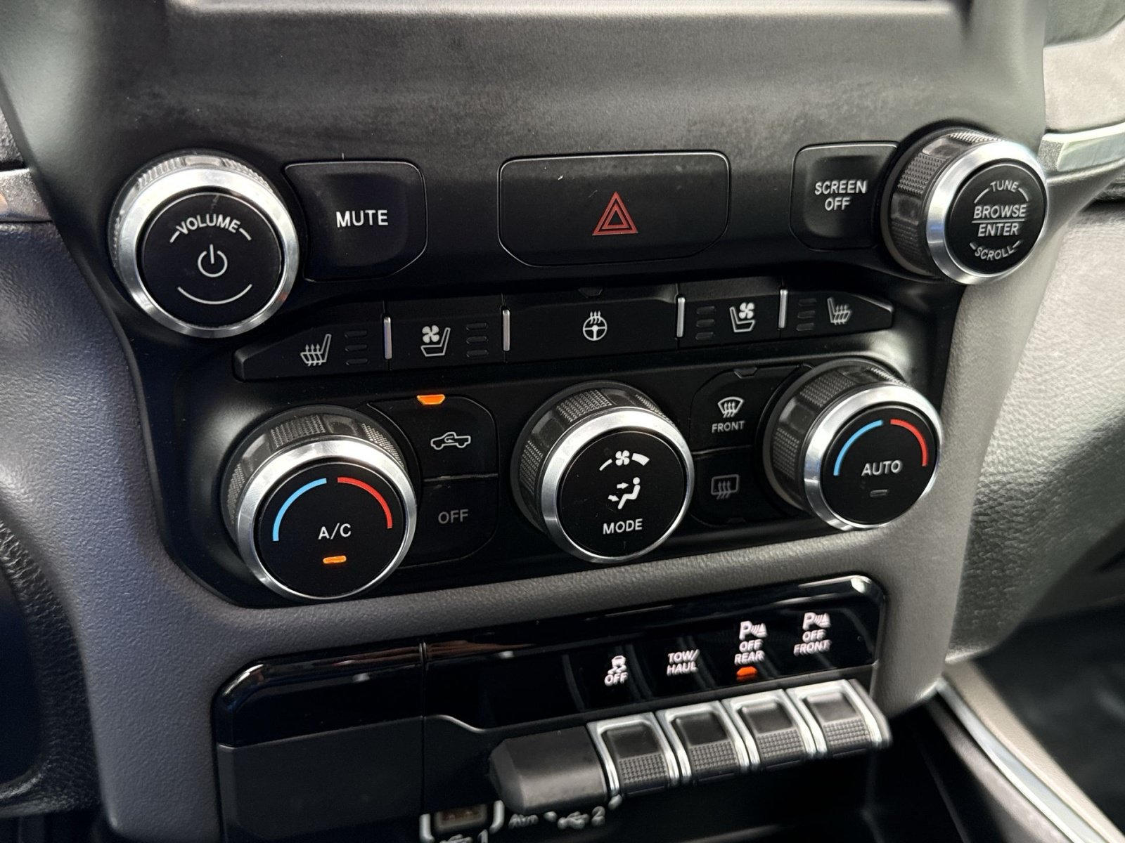 Used 2022 RAM 1500 Laramie w/ Sport Appearance Package AWD/4WD image 19