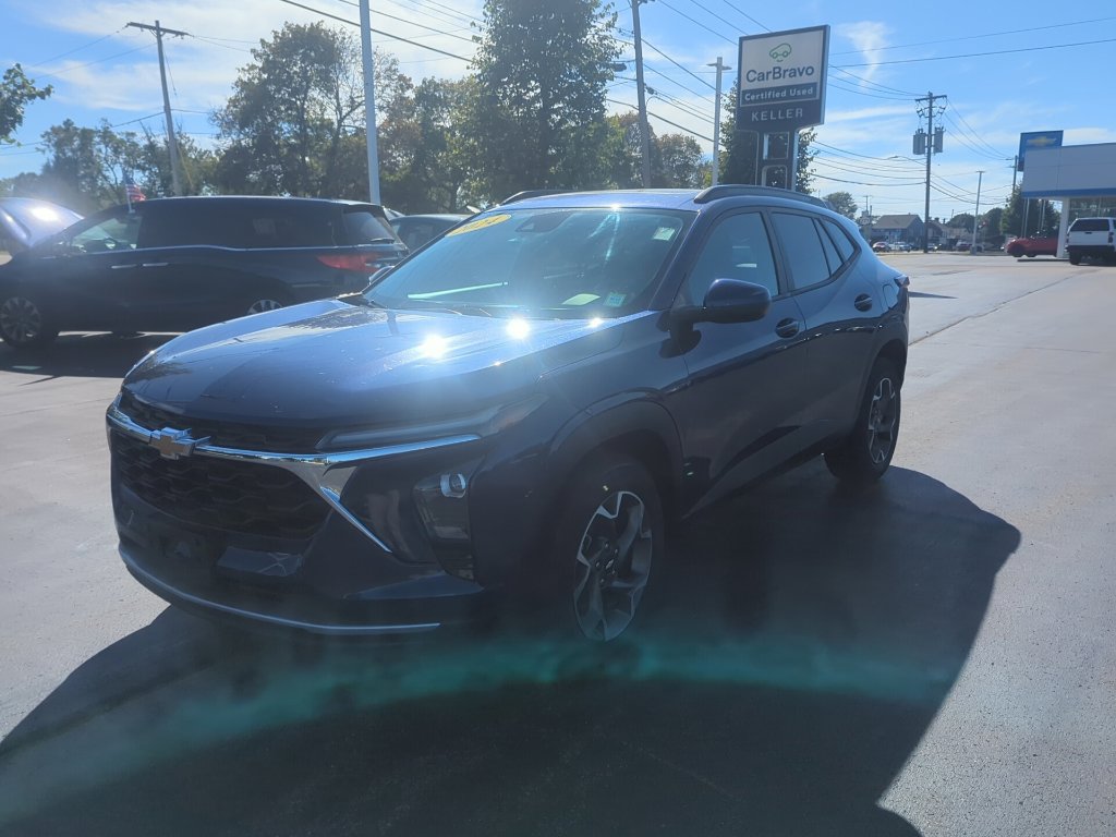Certified 2024 Chevrolet Trax LT w/ Sunroof Package FWD image 4