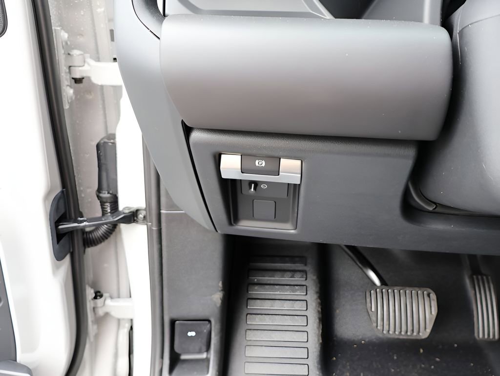 New 2026 Land Rover Defender 130 X-Dynamic SE AWD/4WD image 35