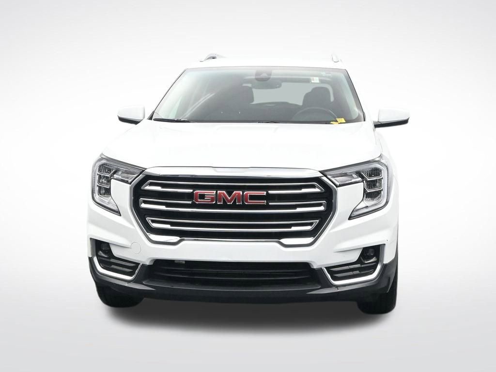 Used 2024 GMC Terrain SLT image 2