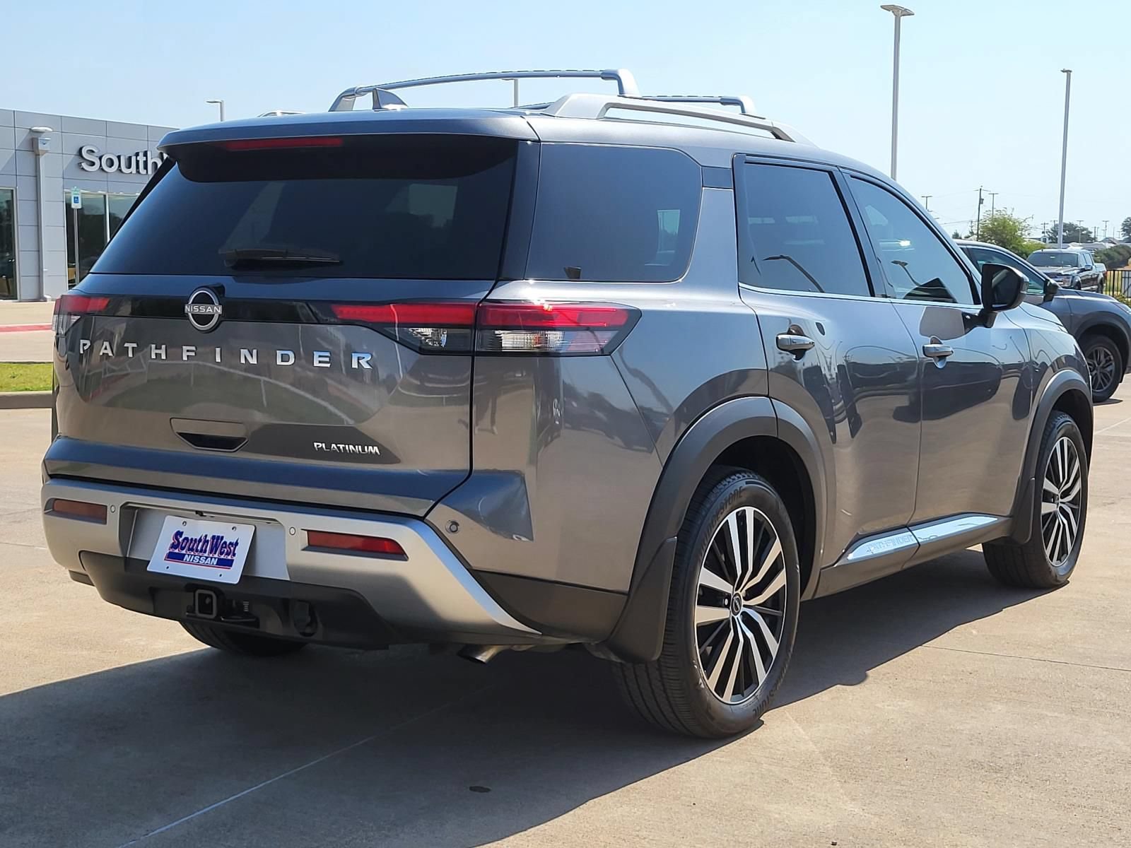 Certified 2025 Nissan Pathfinder Platinum w/ Cargo Package FWD image 5