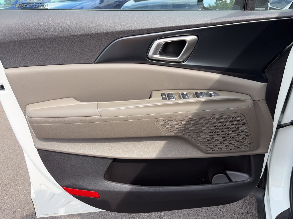 New 2027 Kia Carnival FWD image 16
