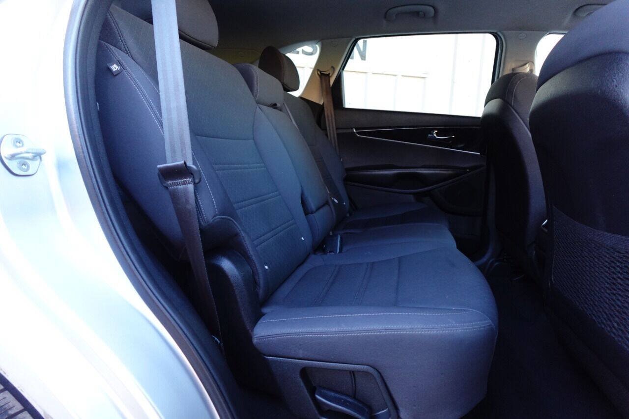 Used 2016 Kia Sorento L FWD image 16