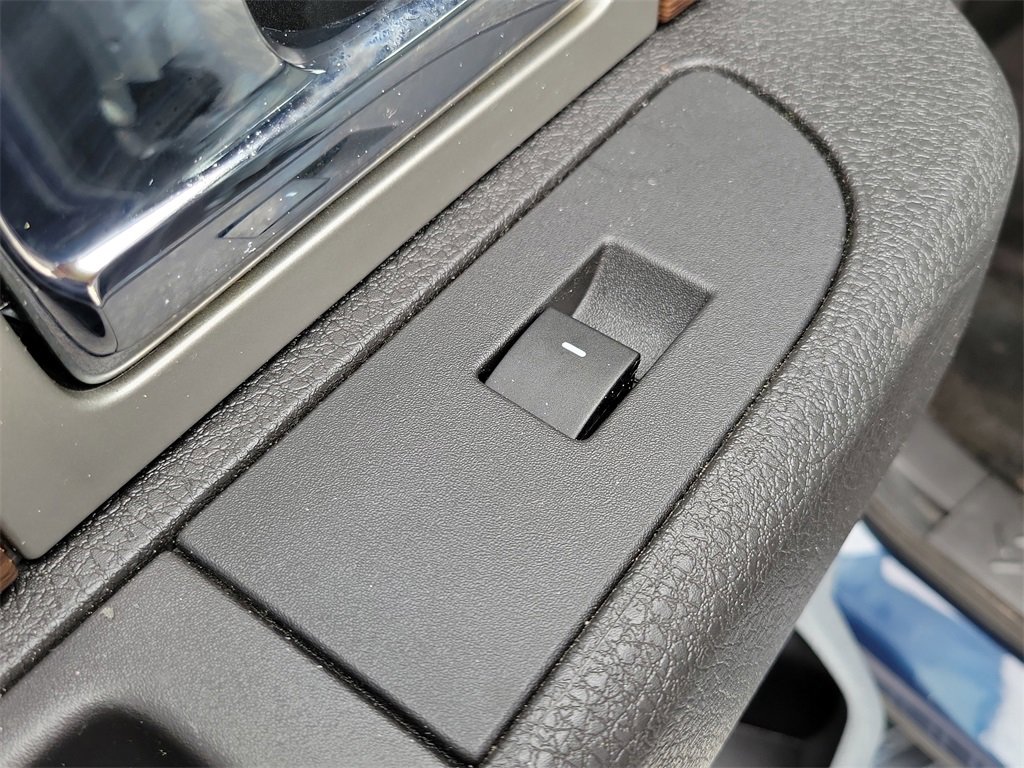 Used 2013 Ford F150 Lariat w/ Luxury Equipment Group image 13