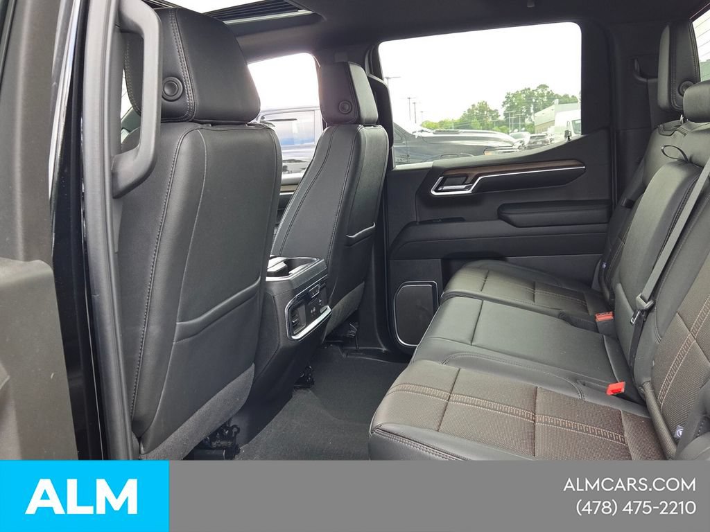 Used 2024 Chevrolet Silverado 1500 High Country w/ Midnight Edition AWD/4WD image 7