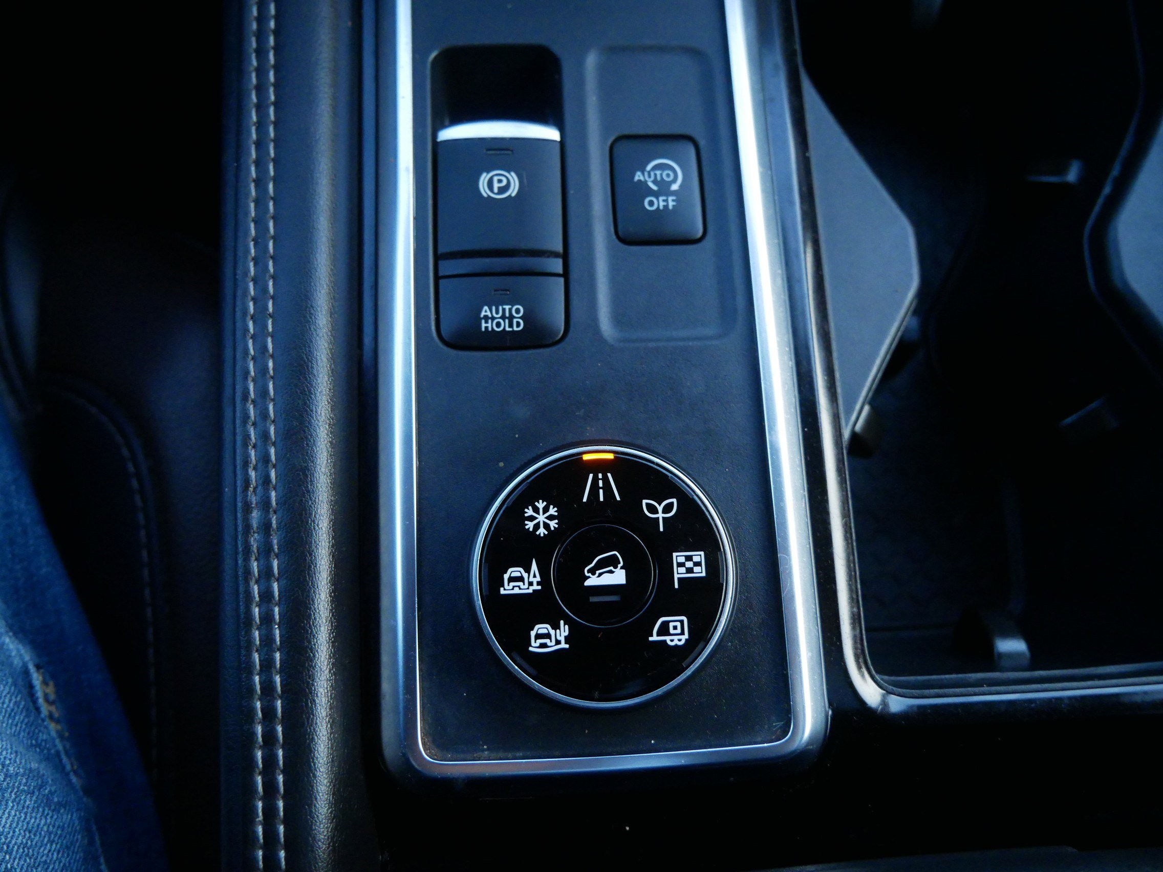 Used 2023 Nissan Pathfinder Platinum image 30