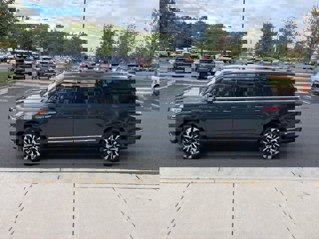 Used 2022 Lincoln Navigator L Reserve image 7