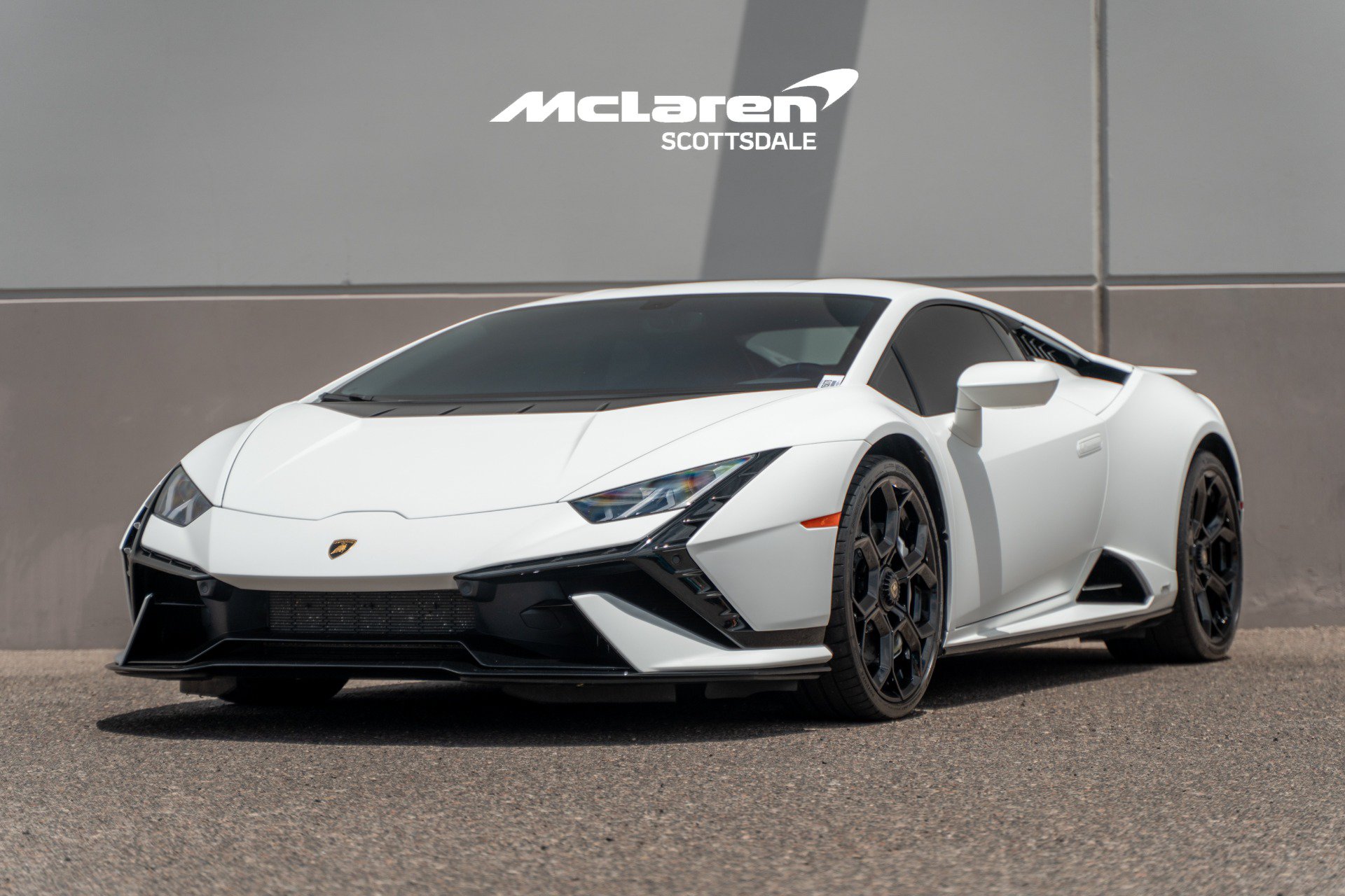Used 2024 Lamborghini Huracan Tecnica RWD image 3