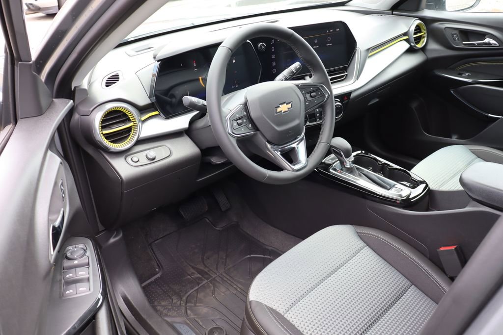 New 2025 Chevrolet Trax LT w/ Driver Confidence Package image 9