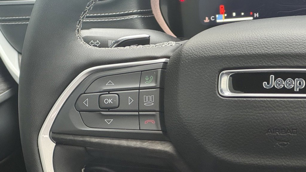 Used 2024 Jeep Grand Cherokee Limited image 21