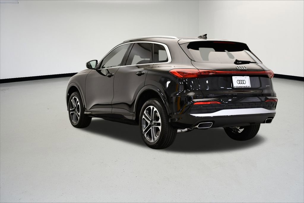 Used 2025 Audi Q5 Premium w/ Convenience Package image 3