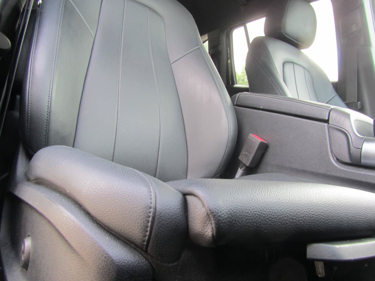 Used 2020 Mercedes-Benz GLB 250 4MATIC w/ Premium Package image 23
