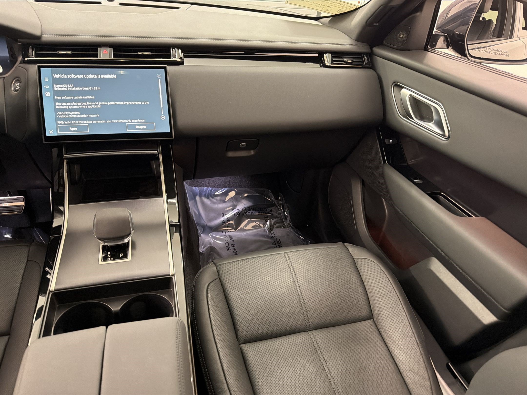 Certified 2026 Land Rover Range Rover Velar Dynamic SE AWD/4WD image 32