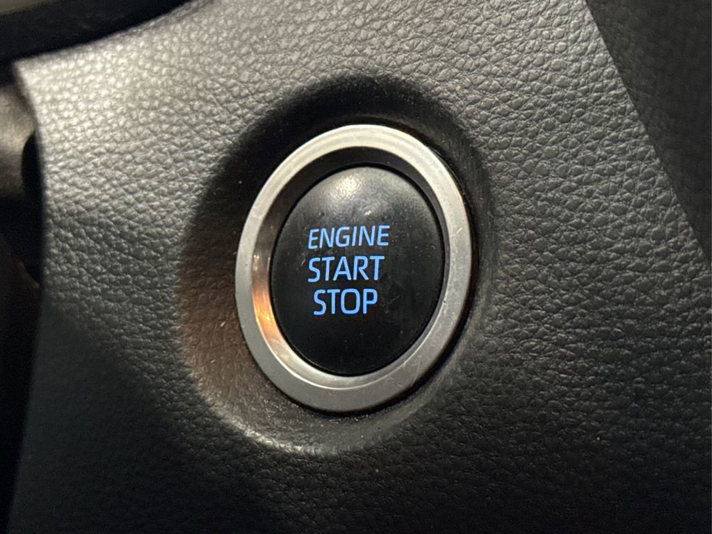 Used 2022 Toyota Corolla SE w/ SE Preferred Package image 24