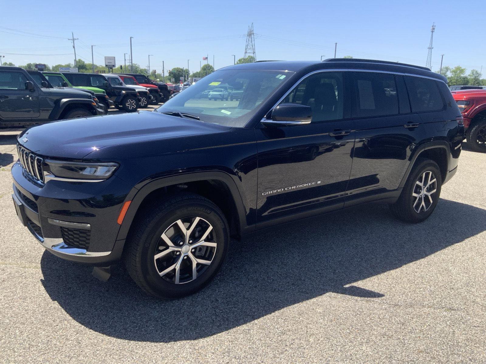 Used 2024 Jeep Grand Cherokee L Limited AWD/4WD image 4