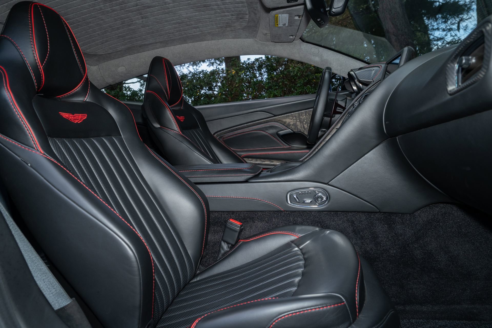 Used 2020 Aston Martin DBS Superleggera RWD image 21