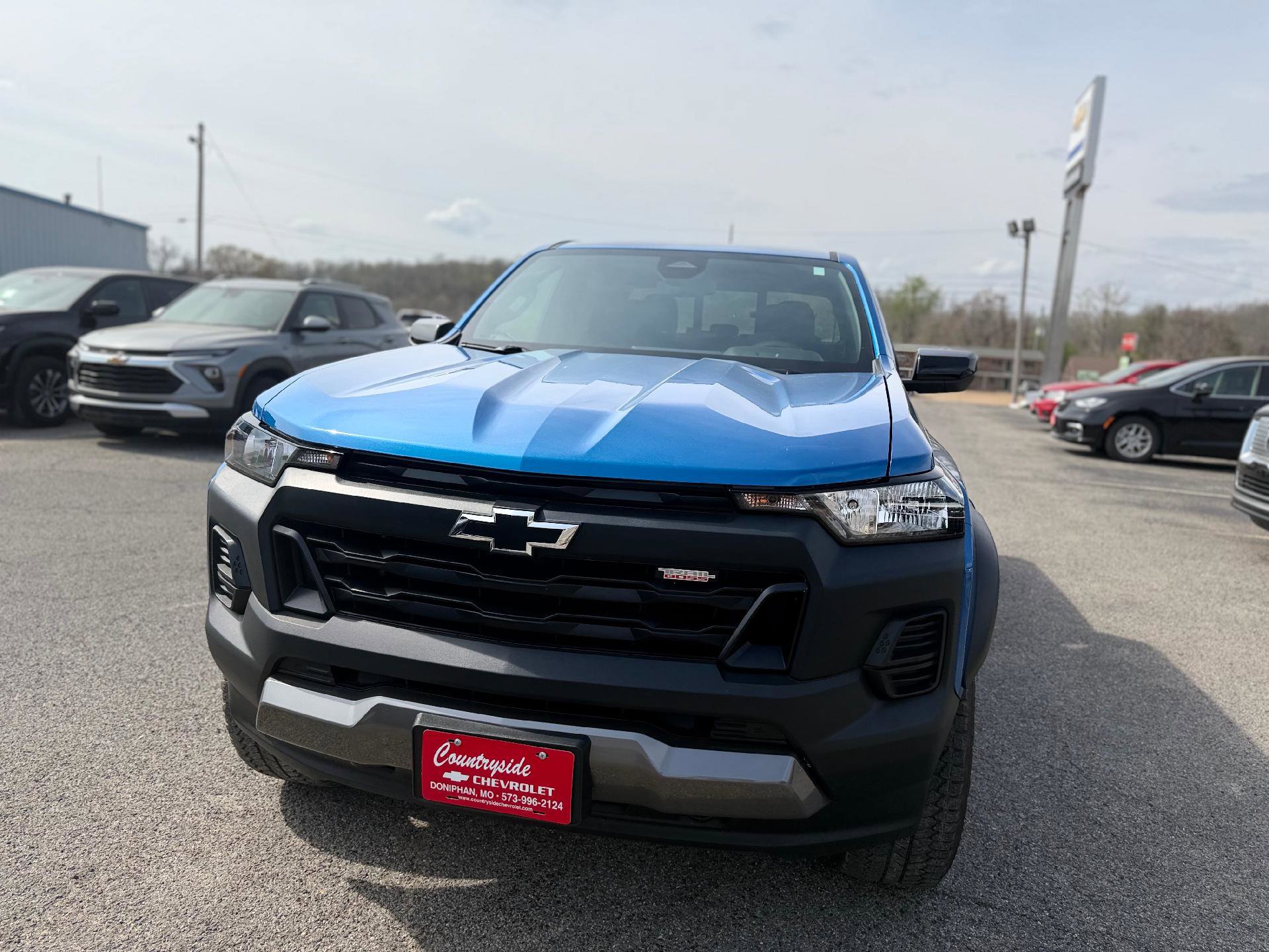 Used 2024 Chevrolet Colorado Trail Boss w/ LPO, Dark Essentials Package AWD/4WD image 8