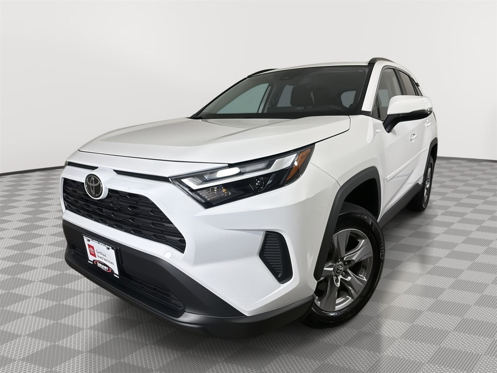 Used 2024 Toyota RAV4 XLE AWD/4WD image 1