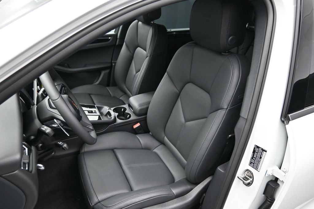 New 2026 Porsche Macan AWD/4WD image 6