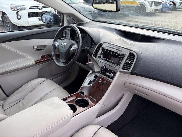 Used 2011 Toyota Venza AWD w/ Comfort Pkg image 7