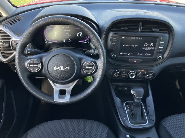 Used 2025 Kia Soul LX w/ LX Technology Package FWD image 10