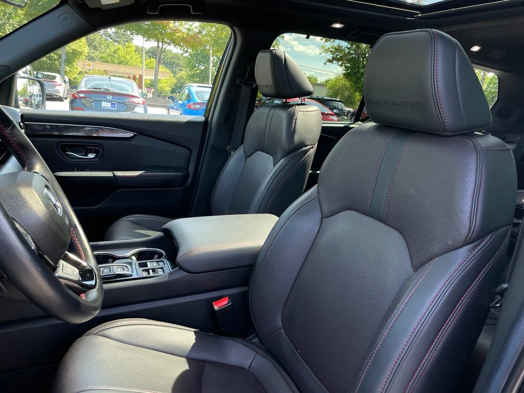 Certified 2025 Honda Pilot Black Edition image 26