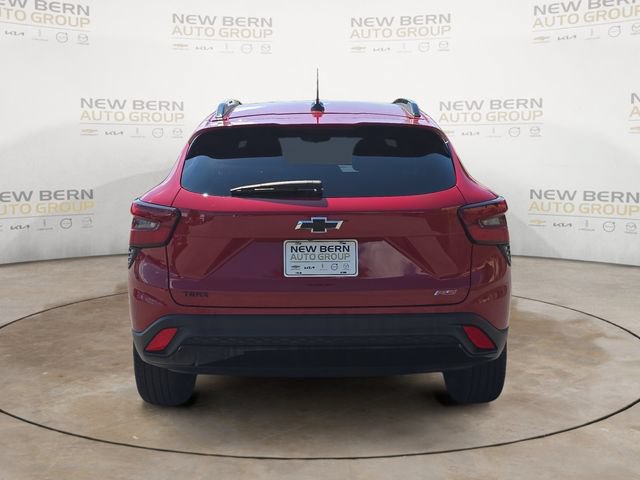 Used 2026 Chevrolet Trax RS FWD image 4