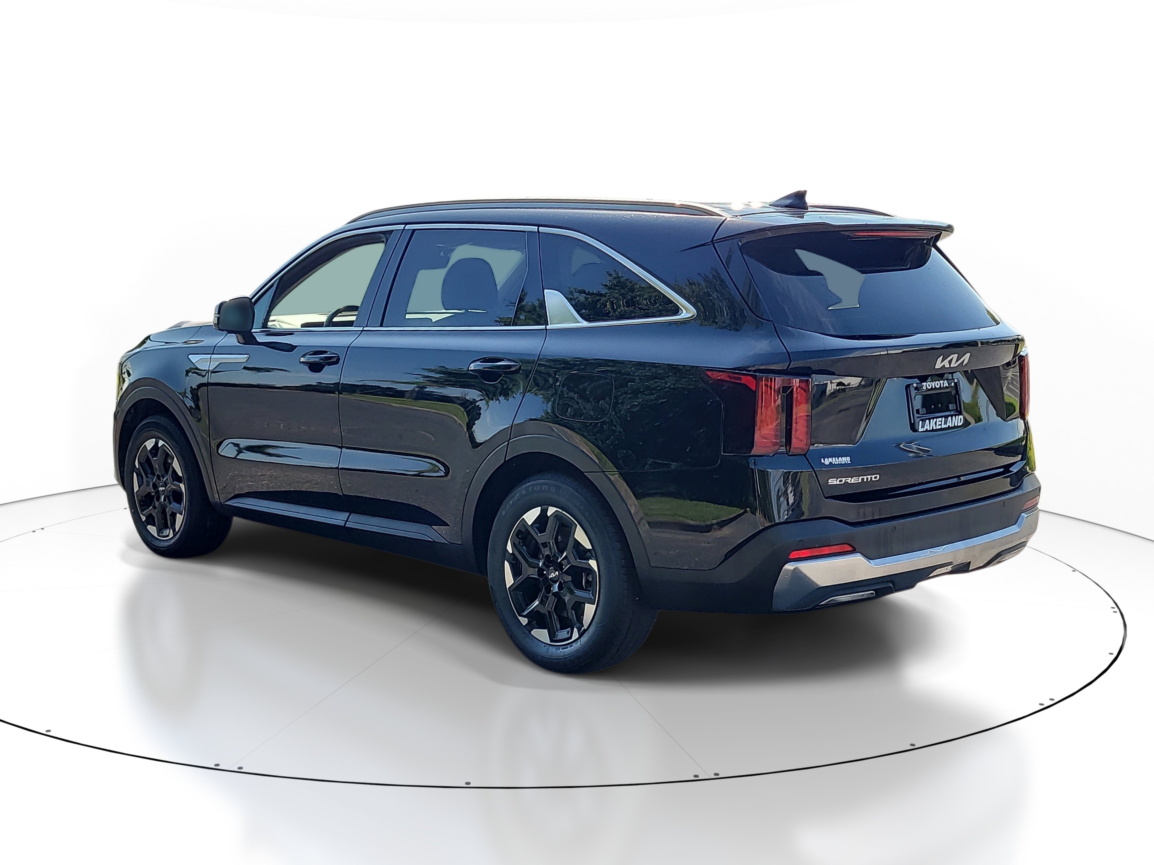 Used 2024 Kia Sorento S FWD image 5