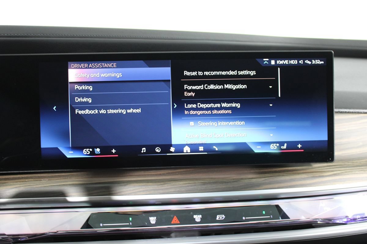 Used 2023 BMW i7 xDrive60 AWD/4WD image 29