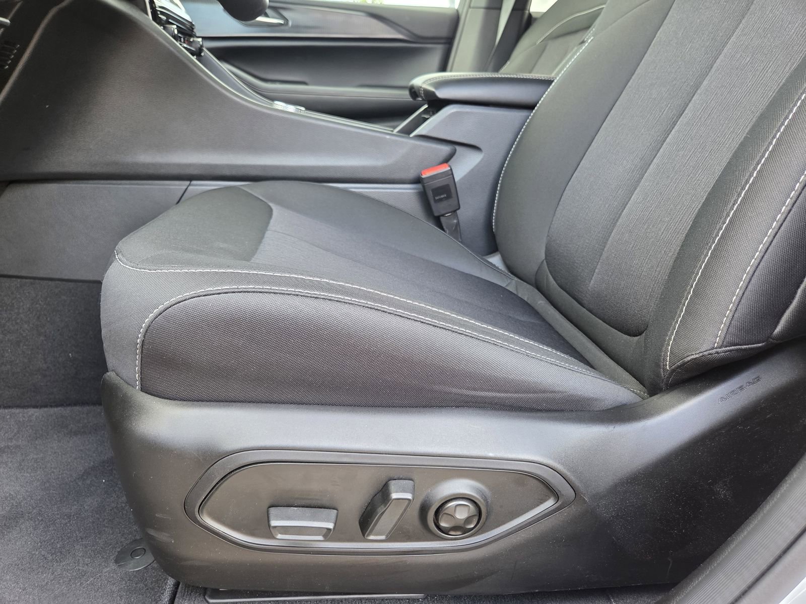 New 2025 Jeep Grand Cherokee Laredo image 31