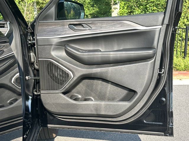New 2025 Jeep Grand Cherokee Limited w/ Luxury Tech Group II image 14