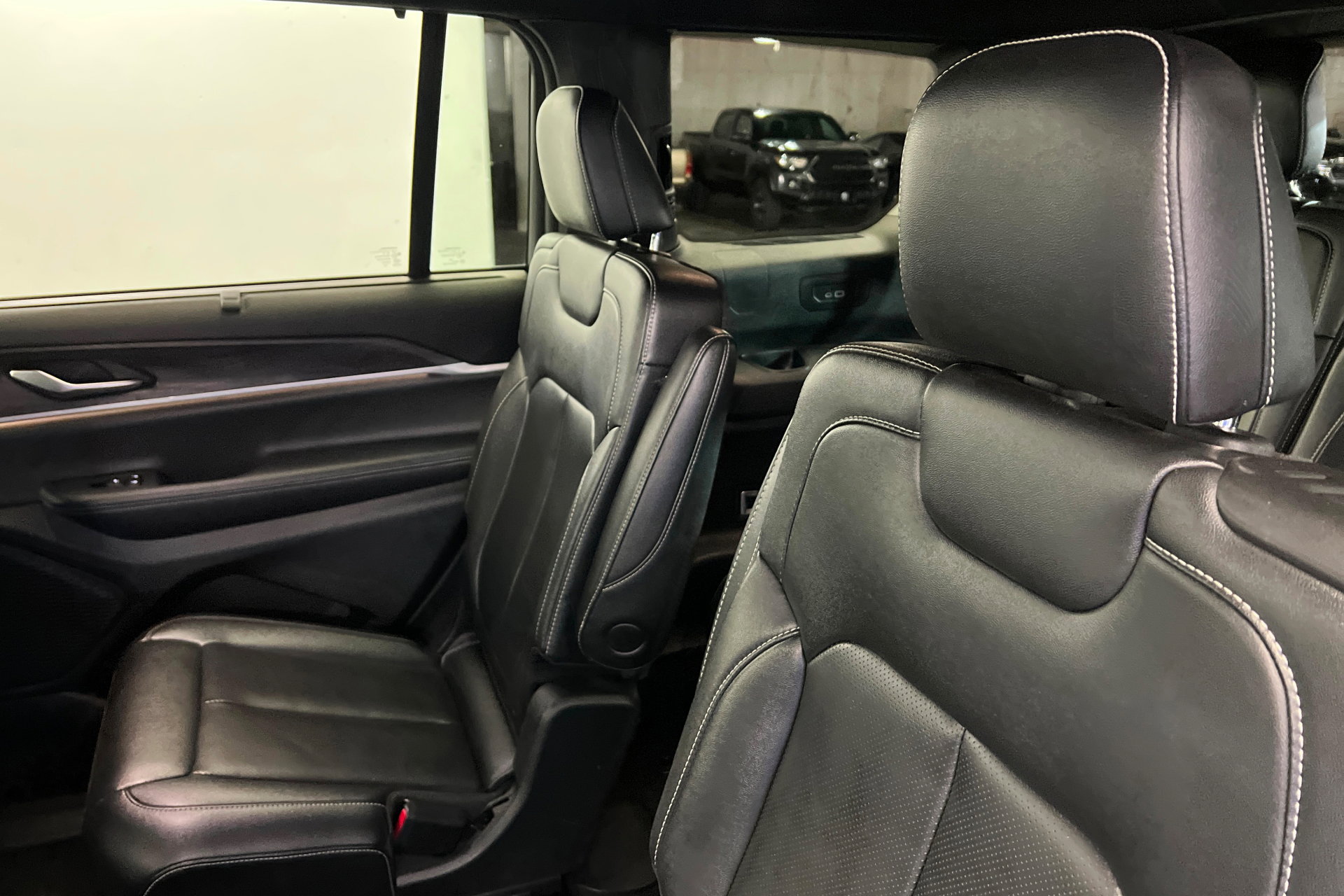 Used 2024 Jeep Grand Cherokee L Limited w/ Luxury Tech Group II image 20