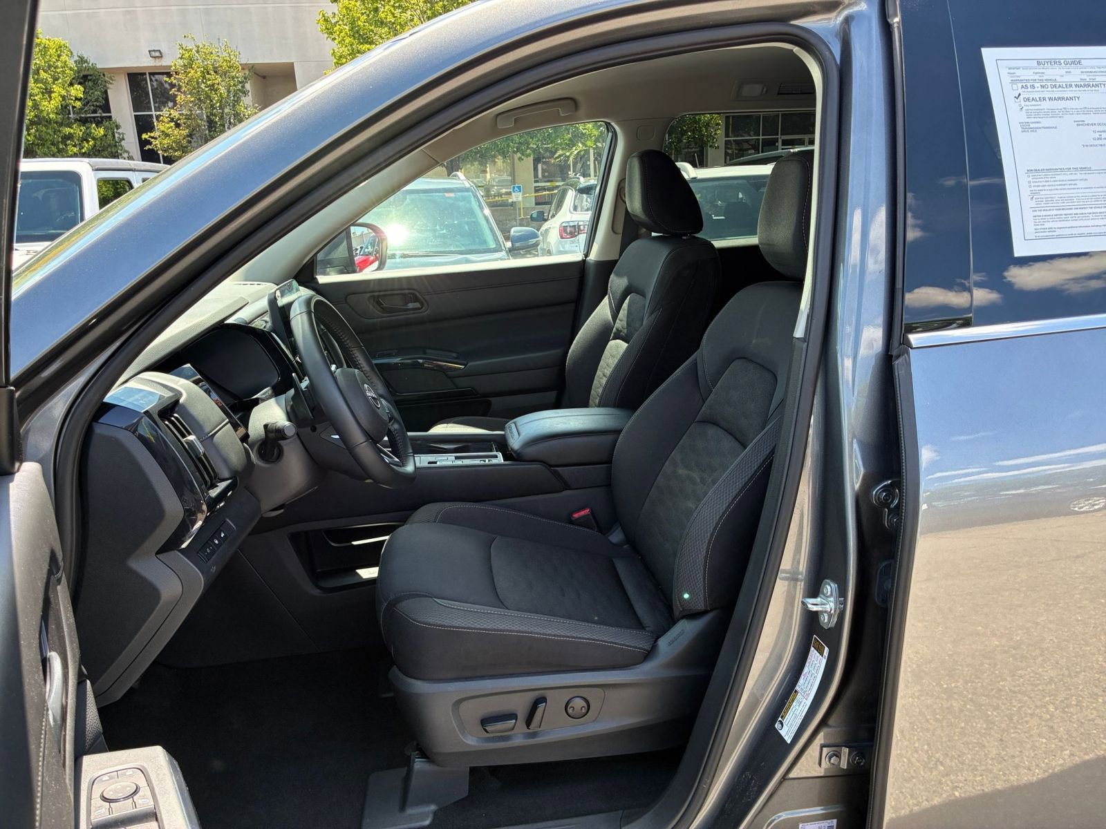 Used 2025 Nissan Pathfinder SV FWD image 29