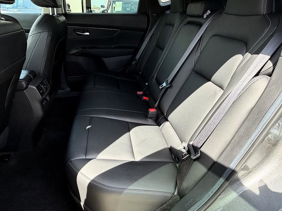 Used 2025 Nissan Murano SV image 33