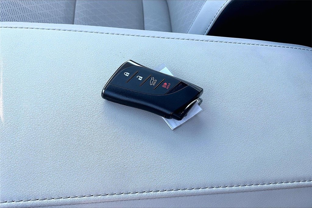 Used 2024 Lexus RX 450h AWD w/ Luxury Package image 34