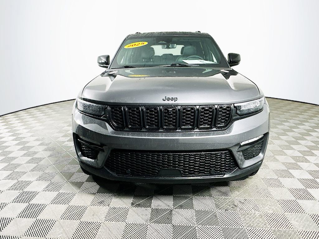 Certified 2025 Jeep Grand Cherokee Limited w/ Luxury Tech Group II image 4