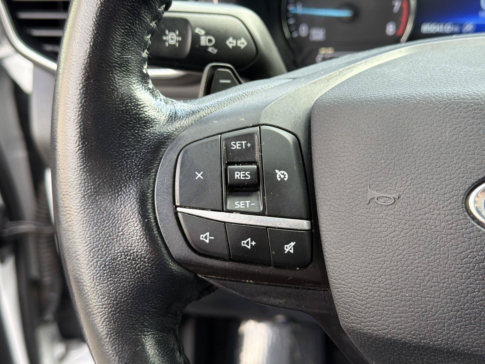 Used 2020 Ford Explorer XLT w/ Equipment Group 202A RWD image 34
