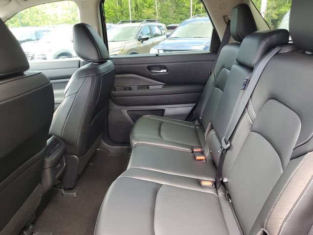 Used 2024 Nissan Pathfinder SL FWD image 9